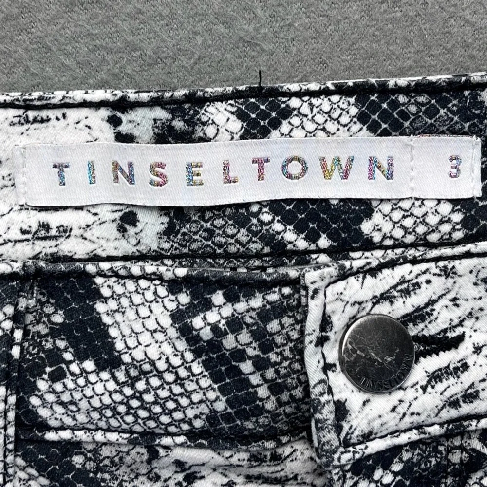 Tinseltown‎ Women Mini Skirt Snakeskin Animal Print Denim Size 3 Raw Hem Edgy